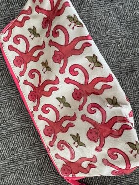 NWOT, ROBERTA ROLLER RABBIT, MAKEUP BAG